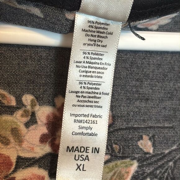 Lularoe Women’s Black and red loose fitting floral tshirt size XL - Picture 5 of 6